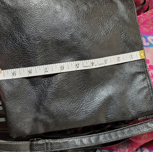 Pre-loved.  ROXY black fringed crossbody bag. (91) - Picture 4 of 6